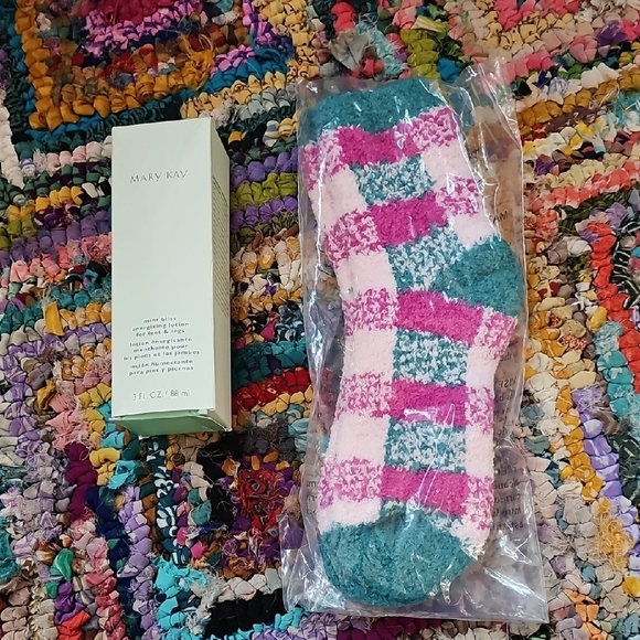 Mary Kay Mint Bliss Energizing Lotion - Picture 2 of 2